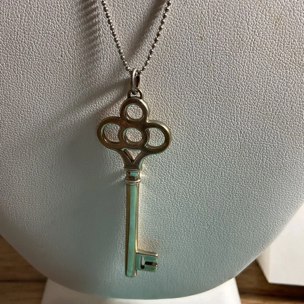 Tiffany & Co Key and chain silver with pouch and box